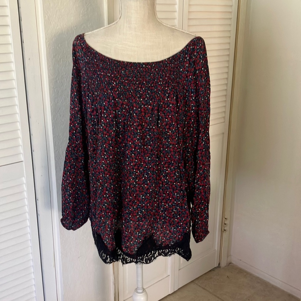 Love & Legend Black,Red, and Blue Floral 3/4 Sleeve Blouse, Lace Trim size 16‎